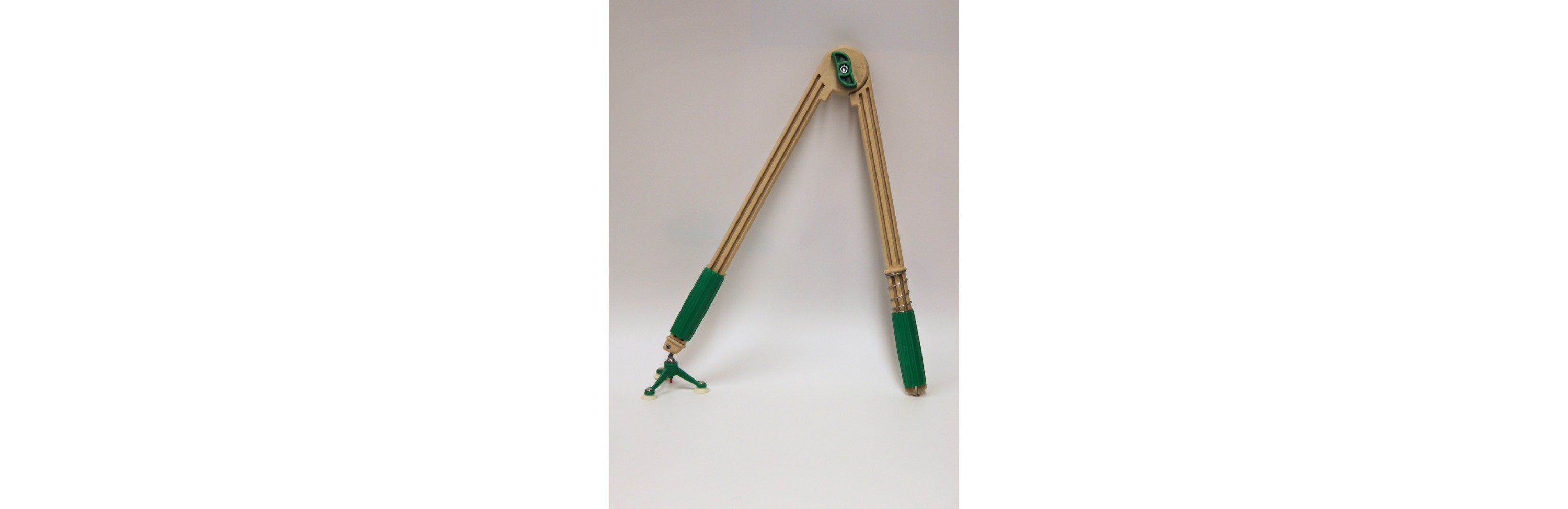 Wissner® active learning - RE-Wood® Compass with turning handle and threefoot