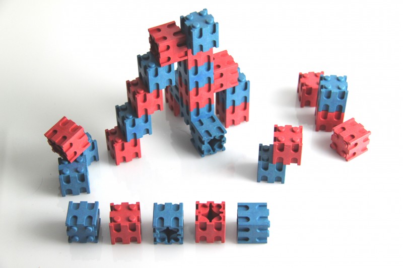 Wissner® active learning - Interlocking cubes red/blue (30 pcs) RE-Wood®