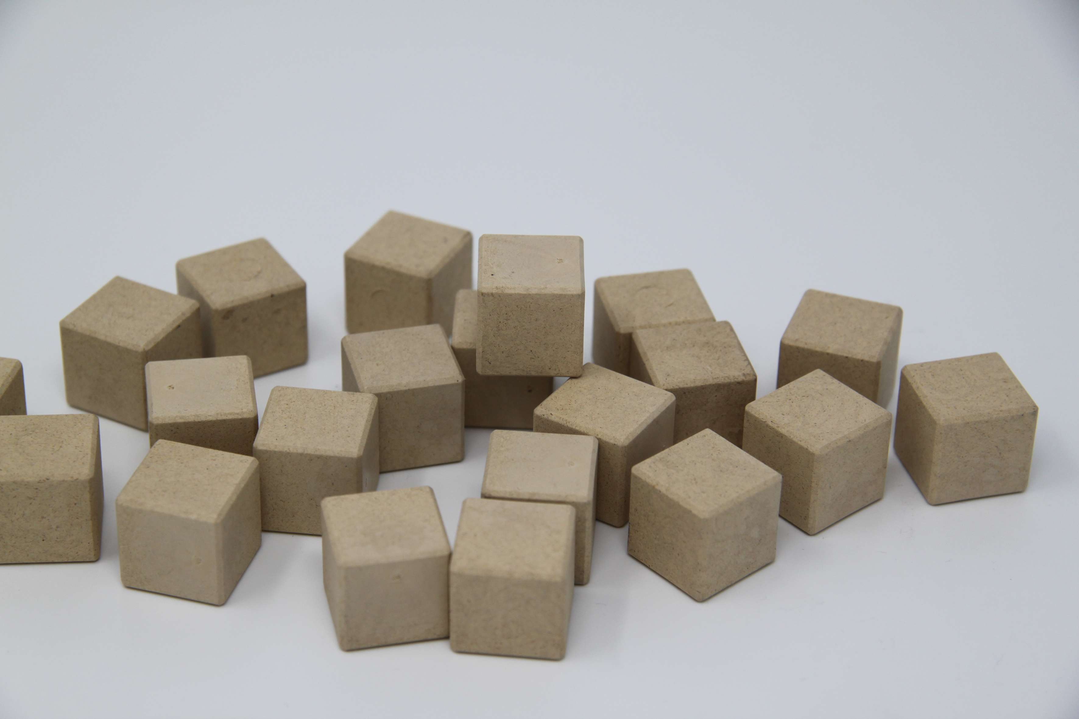 080550.000 Würfel naturfarben 2 x 2 x 2 cm. (150 Stück)