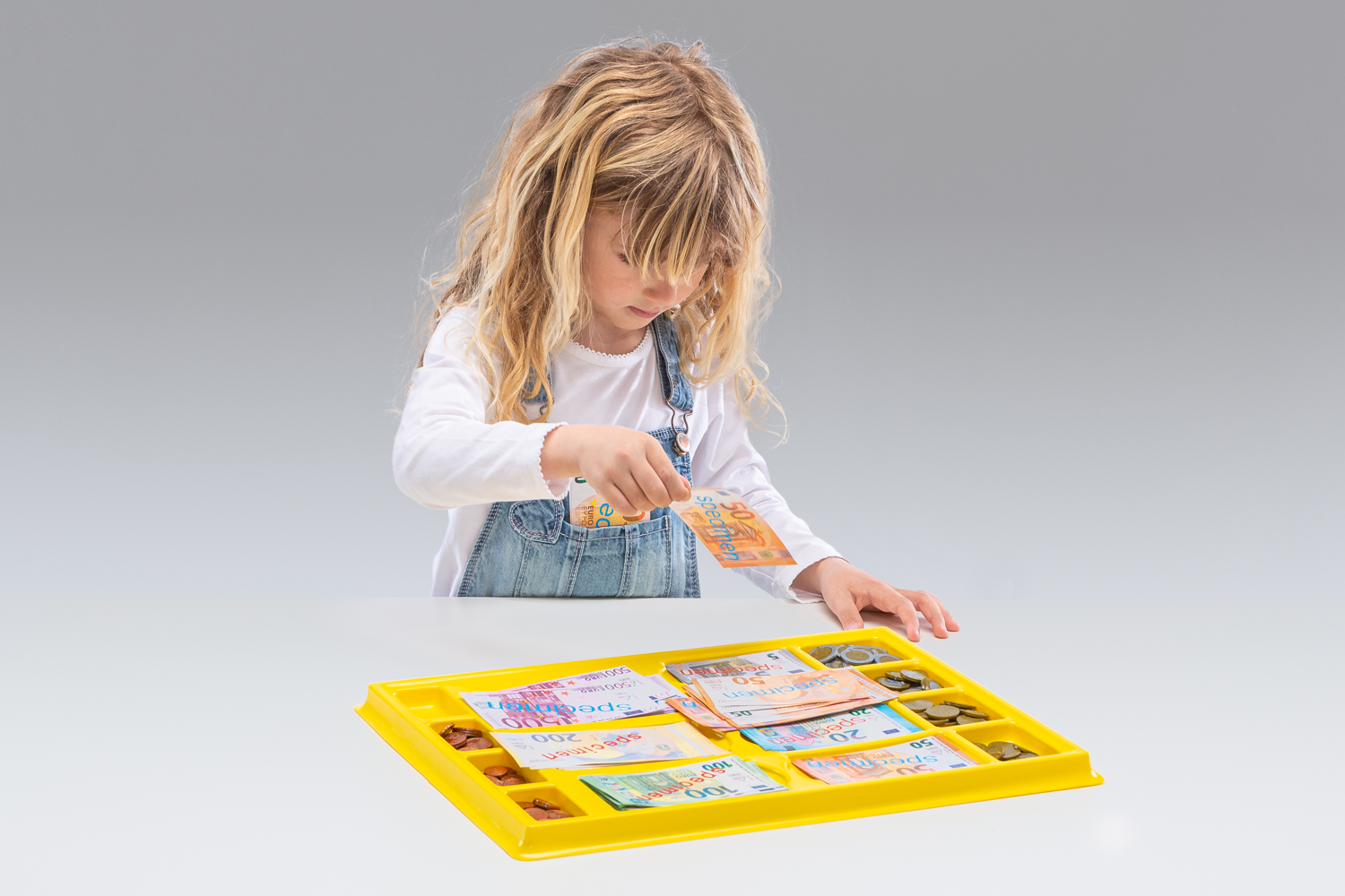 080641.000 Geldkassette (130 Scheine + 160 Münzen)