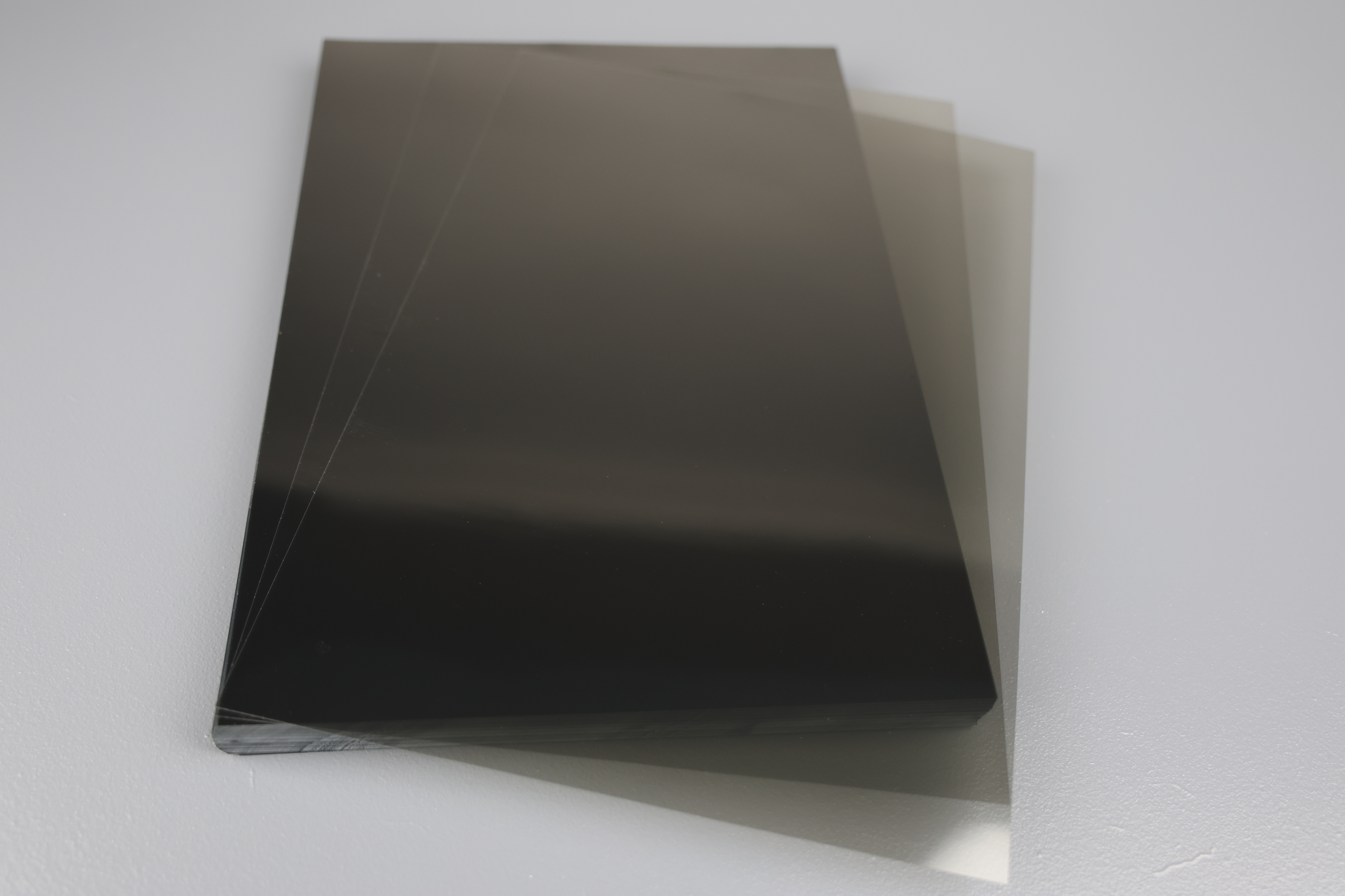 Satz aus 100 grau transparenten Folien A4