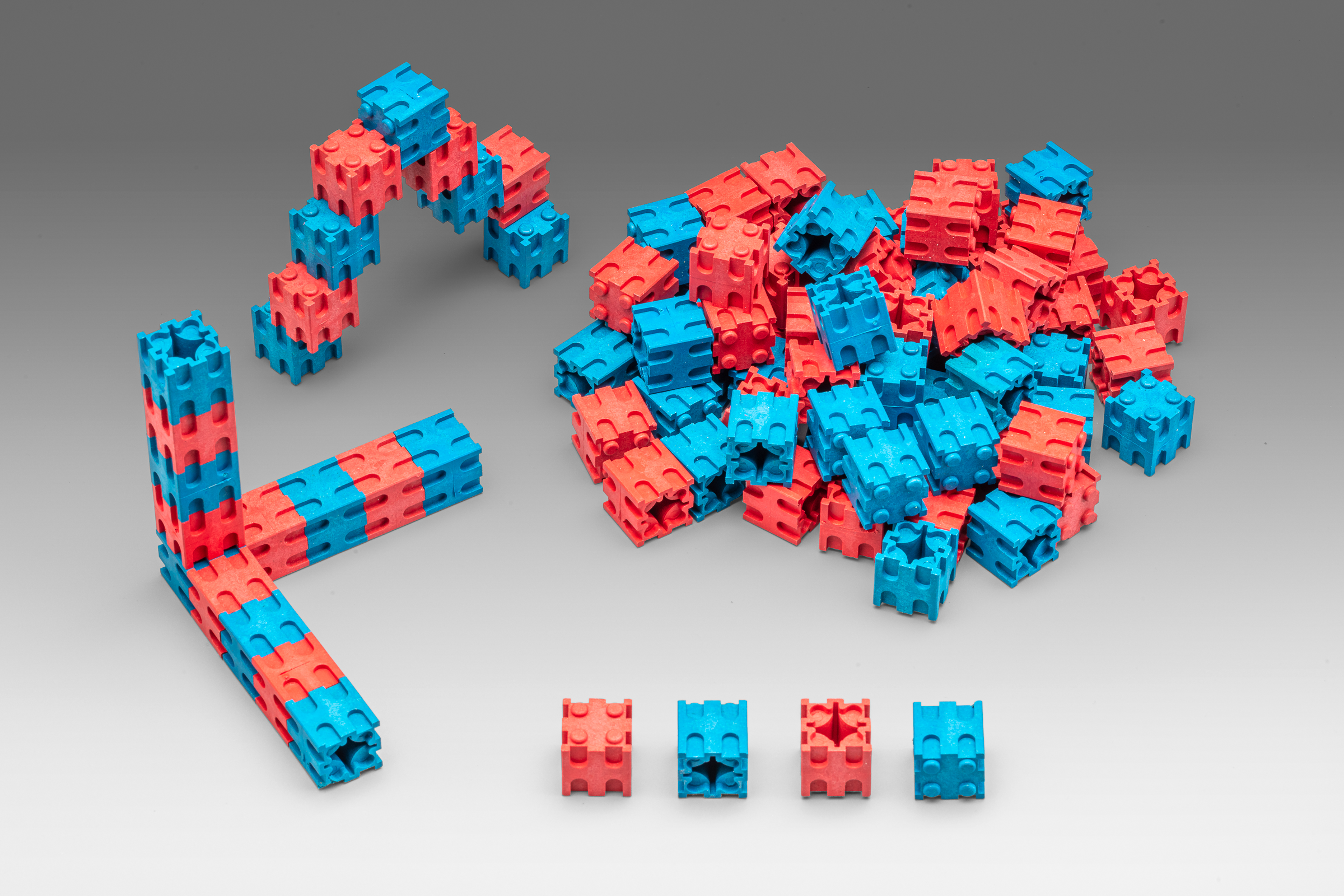 Interlocking cubes red/blue (100 pcs)